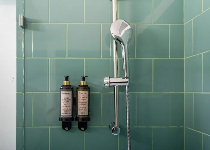 Апартаменты Firmeza388 Charming Flats - Comfort & Privacy With 2 Bedrooms Порту