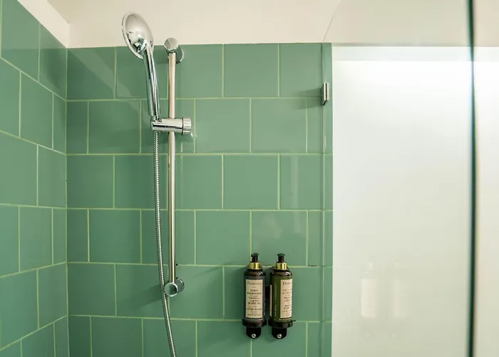 Апартаменты Firmeza388 Charming Flats - Comfort & Privacy With 2 Bedrooms Порту