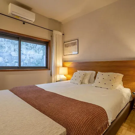 Firmeza388 Charming Flats - Comfort & Privacy With 2 Bedrooms アパート ポルト